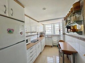 Kühlschrank, Mikrowelle, Geschirrspüler