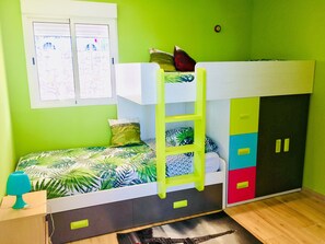 2 habitaciones, tabla de planchar con plancha, wifi y ropa de cama 