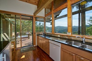 Fridge, microwave, oven, stovetop - Private, Romantic Luxury Mountain Cabin in the Woods with Incredible Views (Ferguson)