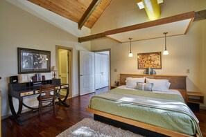 1 bedroom, iron/ironing board, WiFi, bed sheets - Private, Romantic Luxury Mountain Cabin in the Woods with Incredible Views (Ferguson)