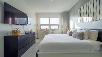 1 chambre, bureau, fer et planche Ă repasser, lit parapluie