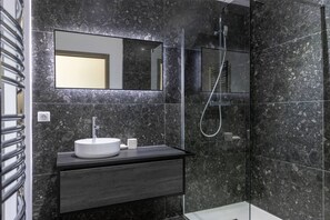 Towels, soap, shampoo, toilet paper