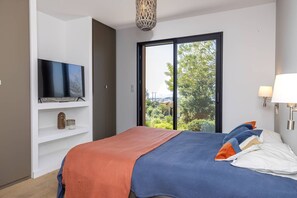 4 bedrooms, in-room safe, free WiFi, bed sheets