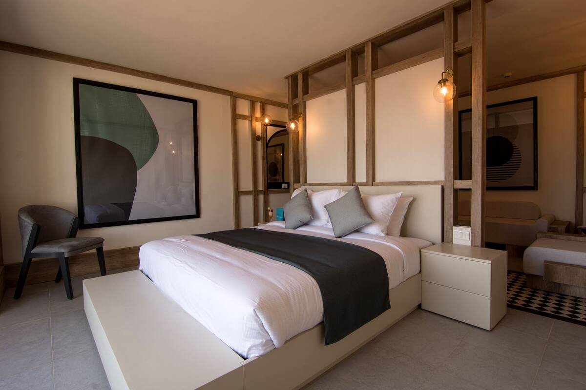 senior room, sea view | 1 bedroom, free minibar items, in-room safe, blackout curtains