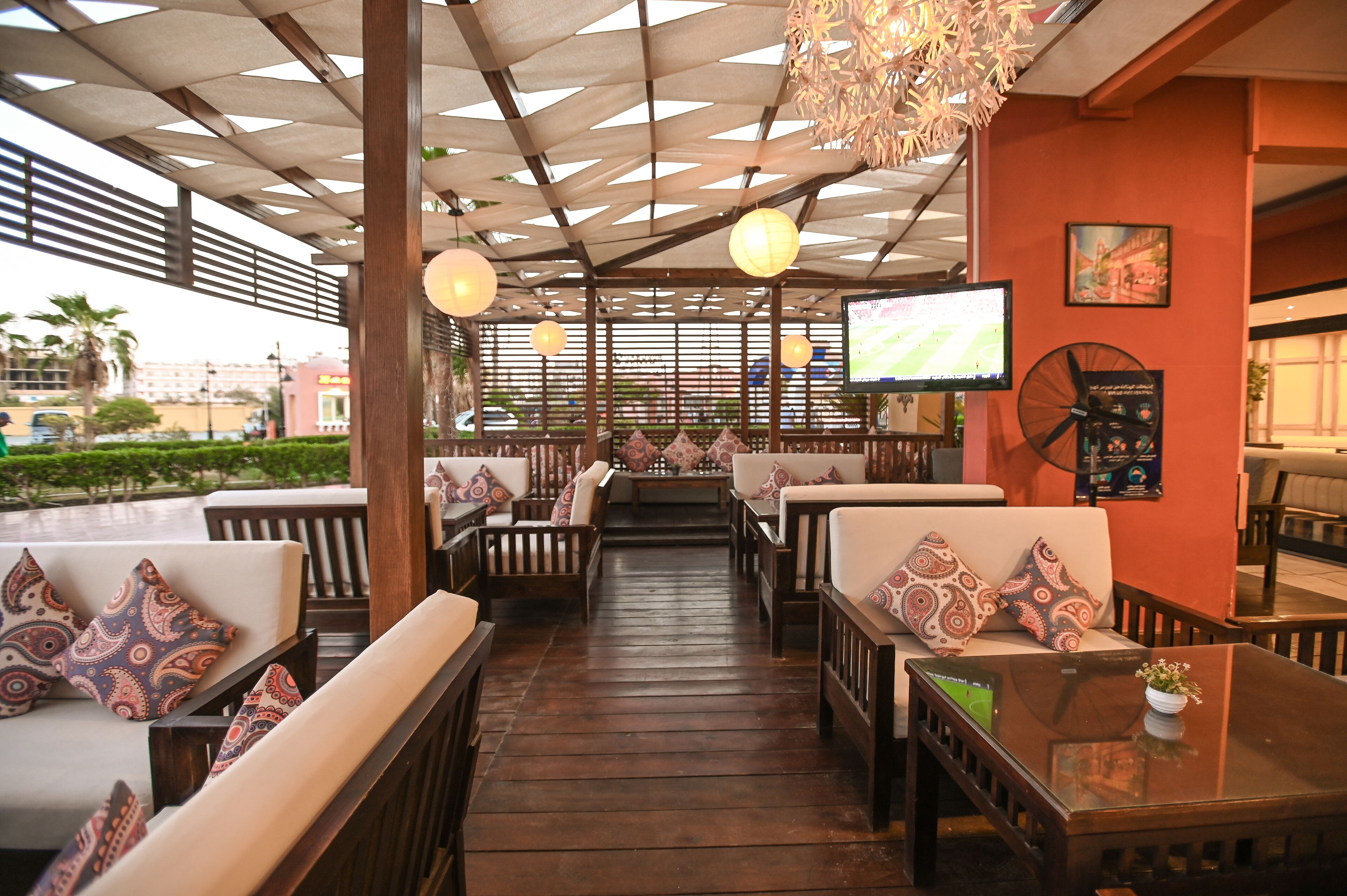 2 restaurants, breakfast, lunch, dinner served; italian cuisine