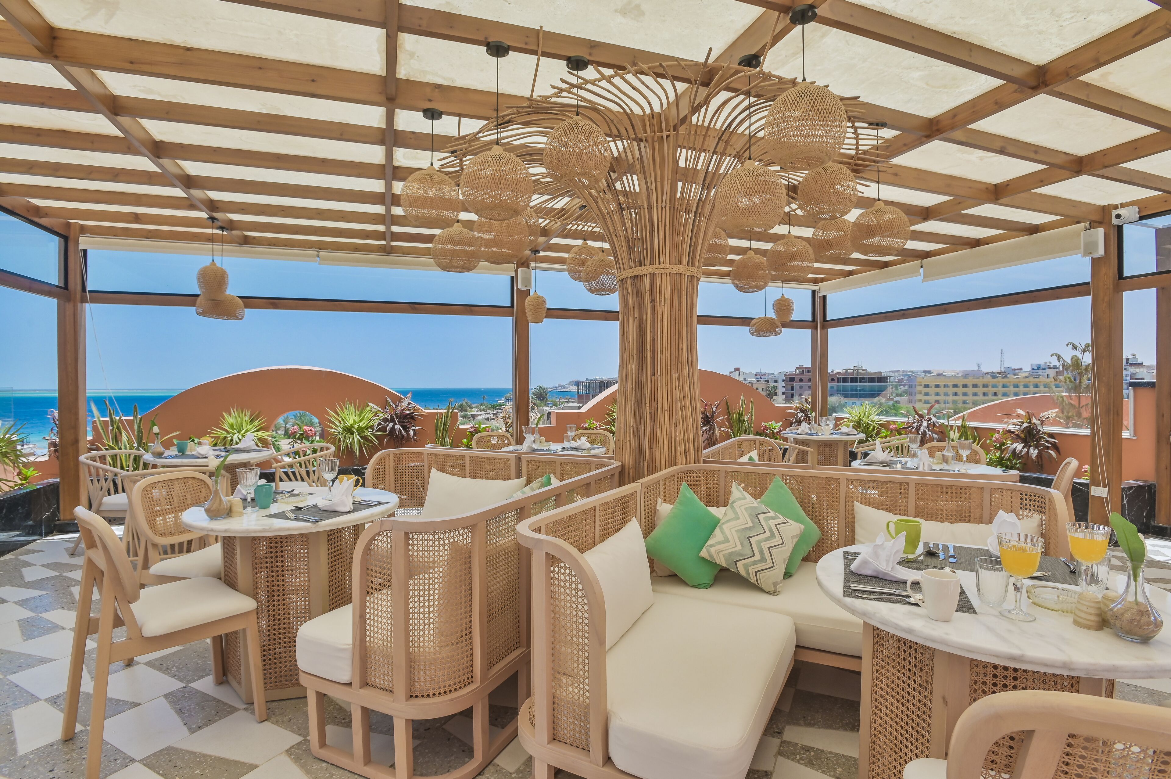 2 restaurants, breakfast, lunch, dinner served; italian cuisine