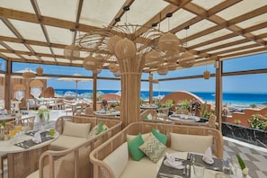 2 restaurants; breakfast, lunch, and dinner served