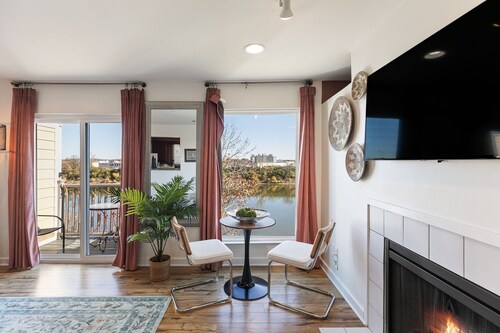 Downtown Condo with River View