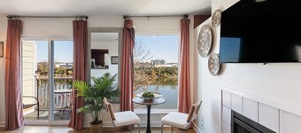 Downtown Condo with River View
