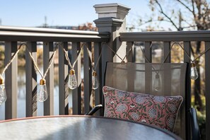 Property grounds - Downtown Nashville Haven - River Views & City Vibes FREE PARKING (Nashville)