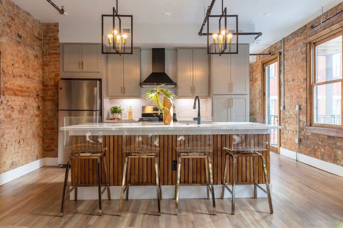 冷蔵庫、電子レンジ、オーブン、コンロ