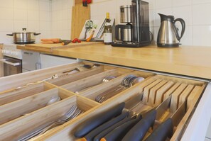 Refrigerador, horno, parrilla de estufa y lavavajillas 