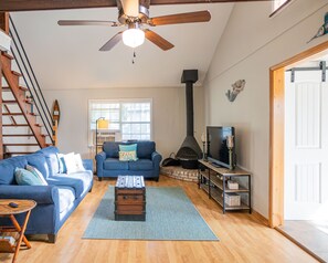 Smart TV, fireplace