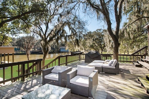 Creekfront Cottage w/ Boat Lift & Pier