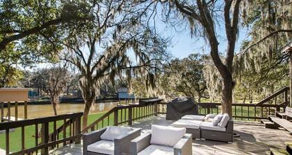 Creekfront Cottage w/ Boat Lift & Pier