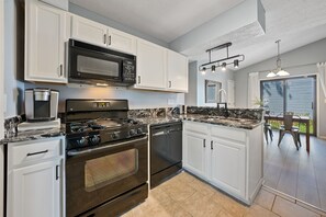 Fridge, microwave, oven, stovetop - Adorable 3 bed, 1.5 bath Ranch Home with fenced yard (Columbus)