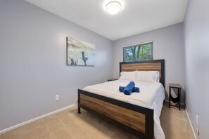 3 habitaciones, tabla de planchar con plancha, wifi y ropa de cama 