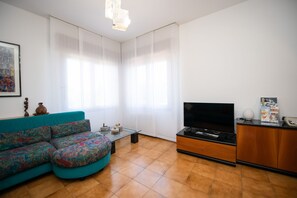 Appartement Classique, 2 chambres | Coin séjour | Télévision à écran plat