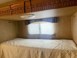 2 chambres, fer et planche à repasser, accès au Wi-Fi (inclus)