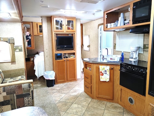 RV NSB Sun & Shade Tree, Pool & Picnic RV Vacation