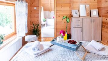 Cottage, Multiple Beds | 4 bedrooms, iron/ironing board, free WiFi, bed sheets