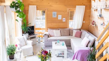 Cottage, Multiple Beds | Living area | 30-inch TV with digital channels