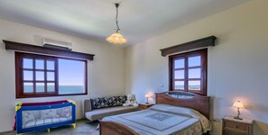 4 bedrooms, iron/ironing board, travel cot, free WiFi - Away-From-It-All, Rural, Luxury, Secluded, Romantic-getaway, Wedding (Agia Marina Chrysochous)