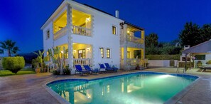 Outdoor pool - Away-From-It-All, Rural, Luxury, Secluded, Romantic-getaway, Wedding (Agia Marina Chrysochous)