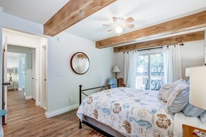 2 bedrooms, iron/ironing board, free WiFi, bed sheets - Blue Pearl, Your Tranquil Oasis (Niagara-on-the-Lake)