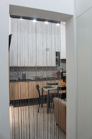 Fridge, oven, stovetop, electric kettle