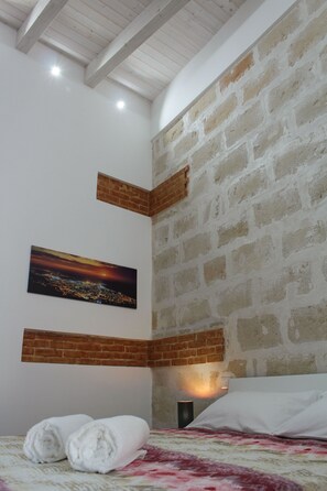 1 bedroom, iron/ironing board, travel cot, free WiFi