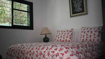 4 bedrooms, in-room safe, desk, iron/ironing board