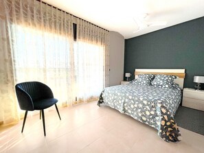 4 chambres, fer et planche à repasser, Wi-Fi gratuit, draps fournis