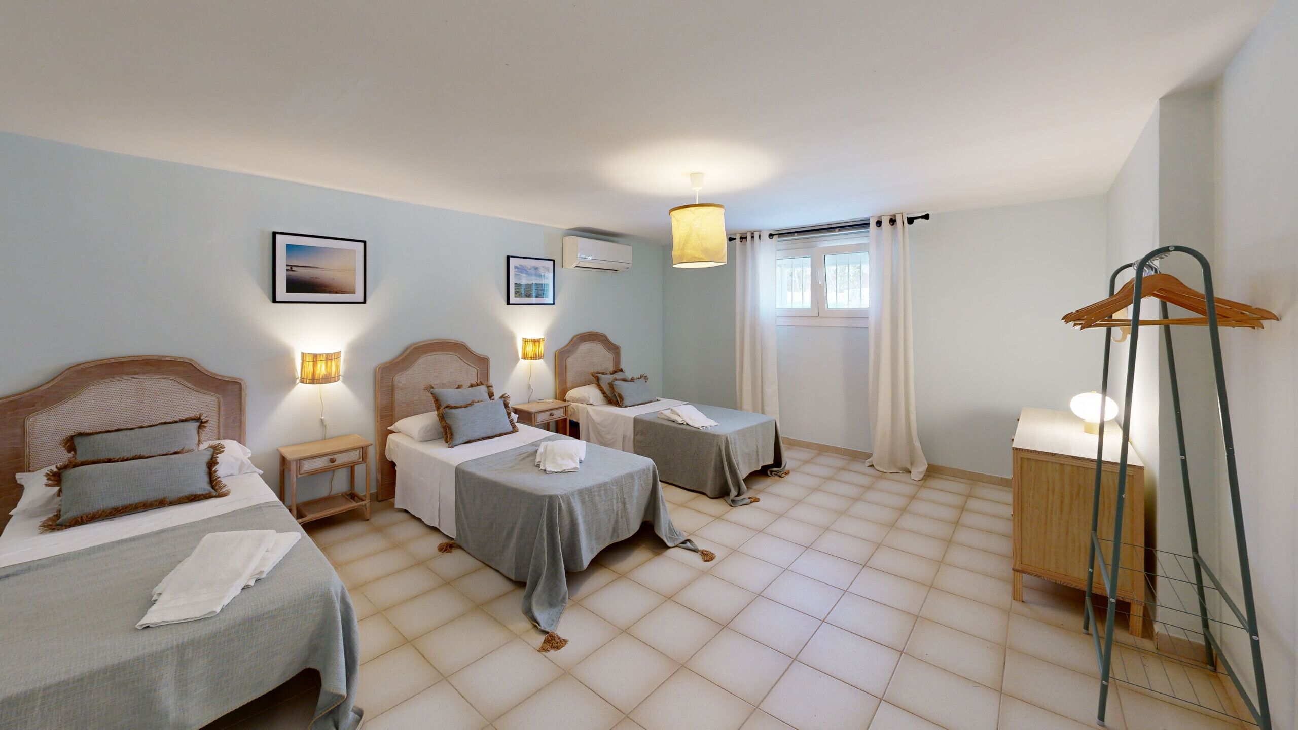 6 slaapkamers, een strijkplank/strijkijzer, gratis wifi, beddengoed