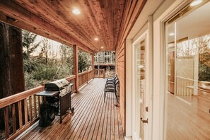 Terrace/patio - 20GS - WiFi - F/P - W/D - Sleeps 6 by RedAwning (Glacier)