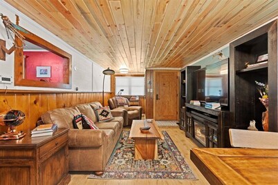 Coveted Lower Rattlesnake 2-Bedroom Gem—Now Offering Mid-Term Rentals!