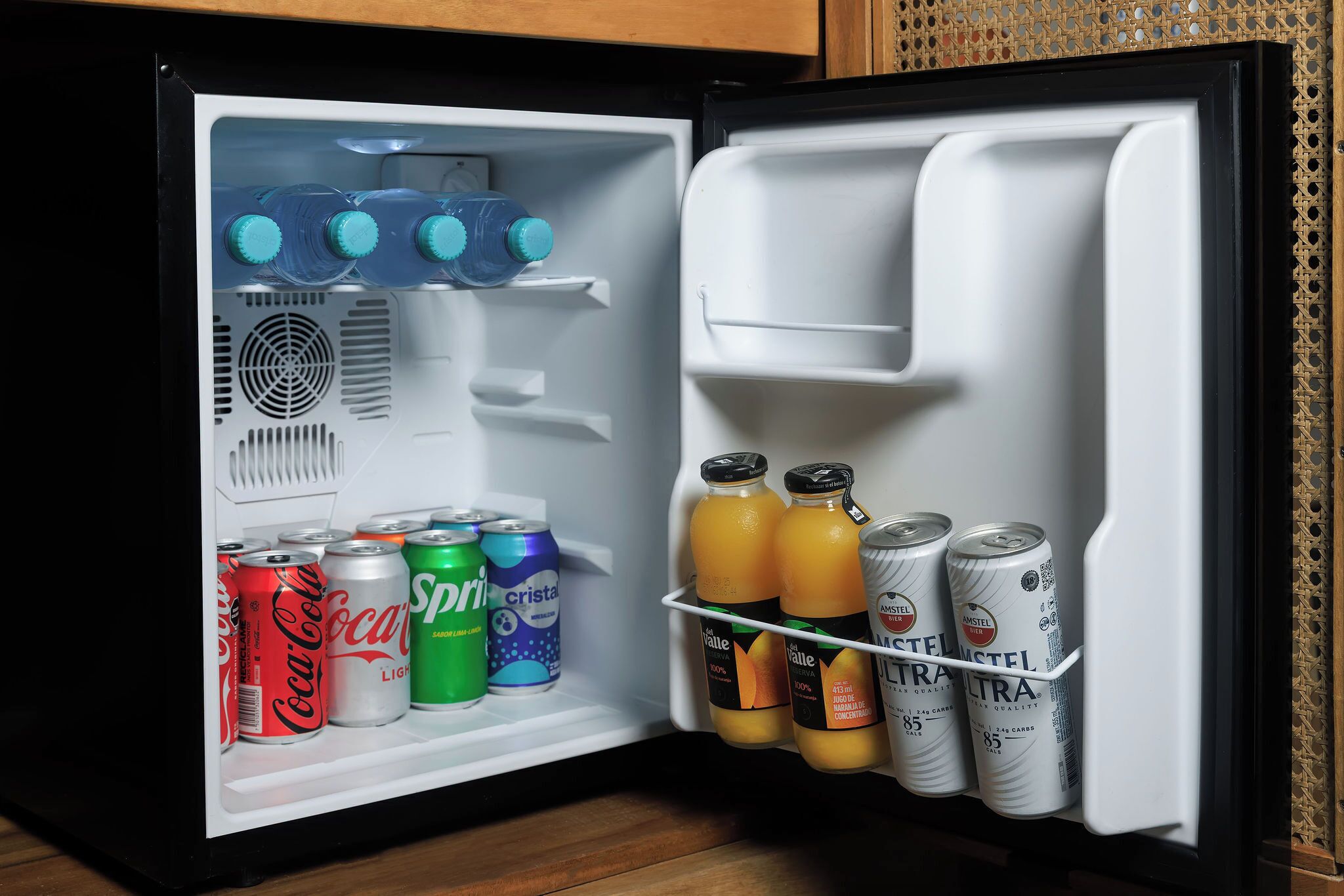 Luxe beddengoed, een minibar, een kluis op de kamer