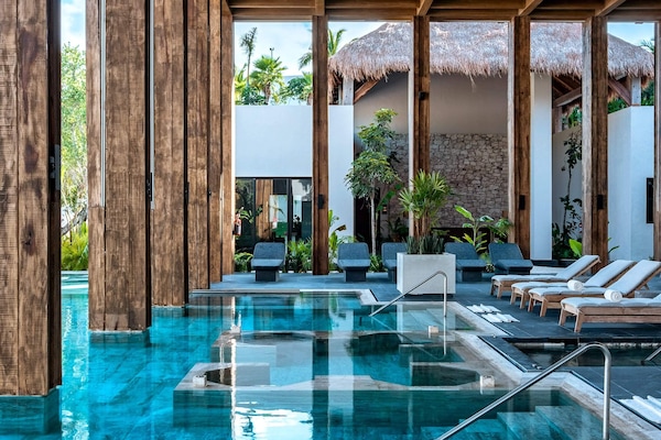 Couples treatment rooms, sauna, hot tub, steam room, Turkish bath