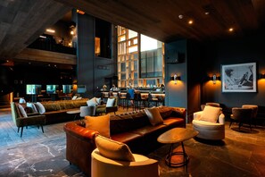 10 bars/lounges, 2 poolside bars, beach bar