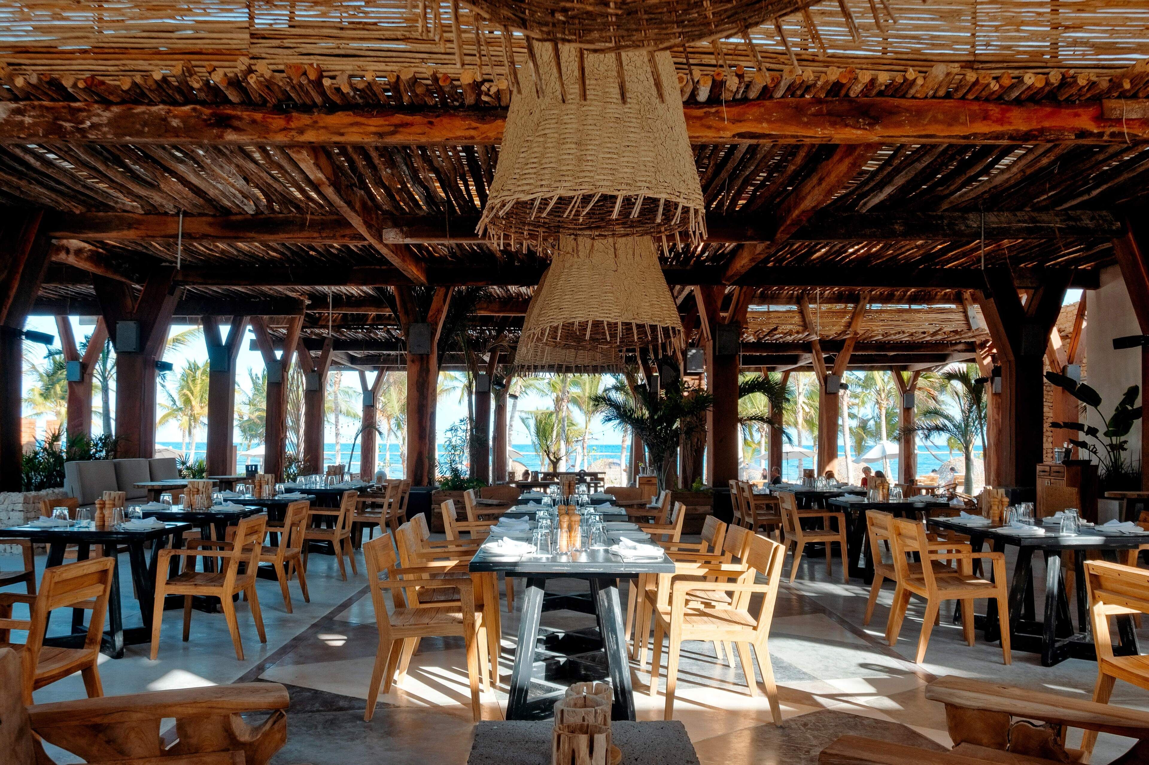 14 Restaurants; Frühstück, Mittagessen und Abendessen werden serviert