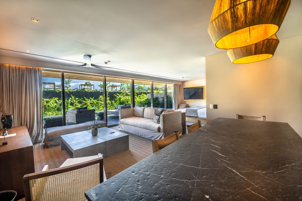 1 bedroom, premium bedding, minibar, in-room safe