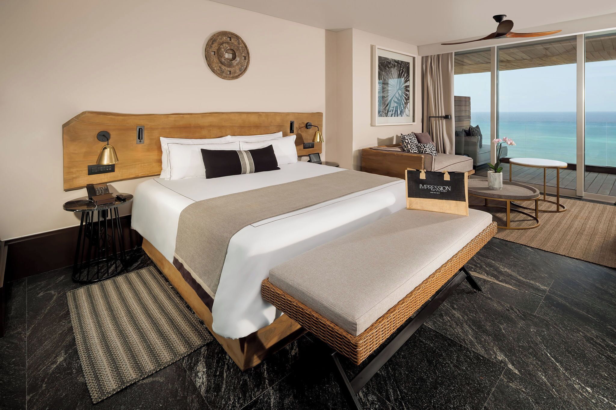 Signature Suite Ocean Front | Literie de qualité supérieure, minibar, coffres-forts dans les chambres