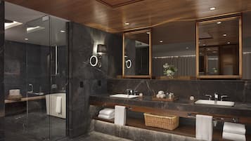 Master Suite Ocean Front | Badezimmer | Badewanne und Dusche (separat), umweltfreundliche Kosmetikartikel