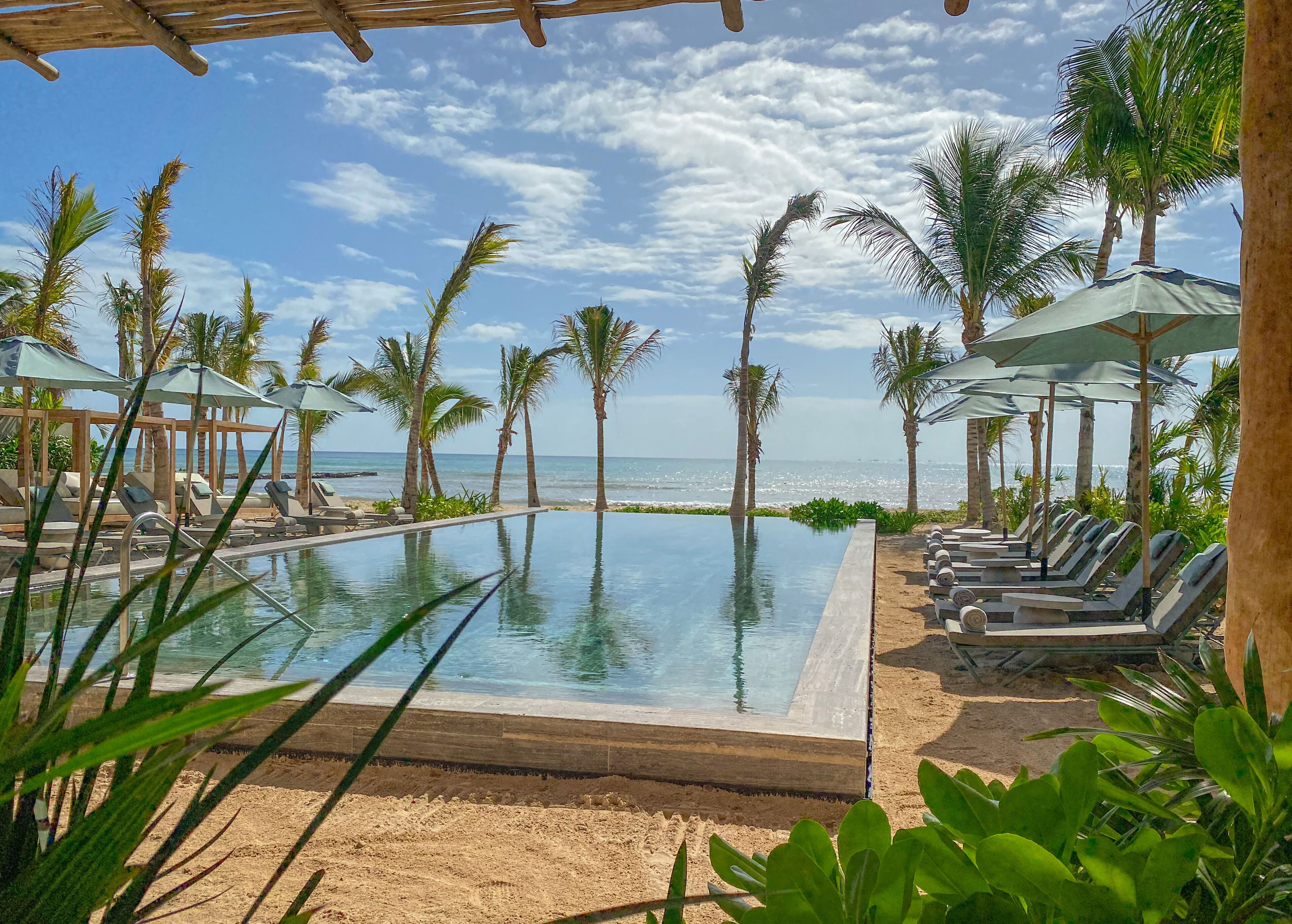 4 outdoor pools, open 8:00 AM to 6:00 PM, sun loungers