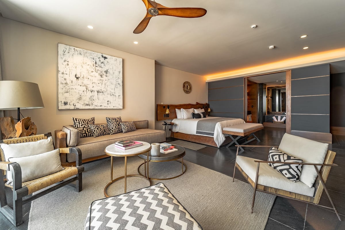 1 bedroom, premium bedding, minibar, in-room safe