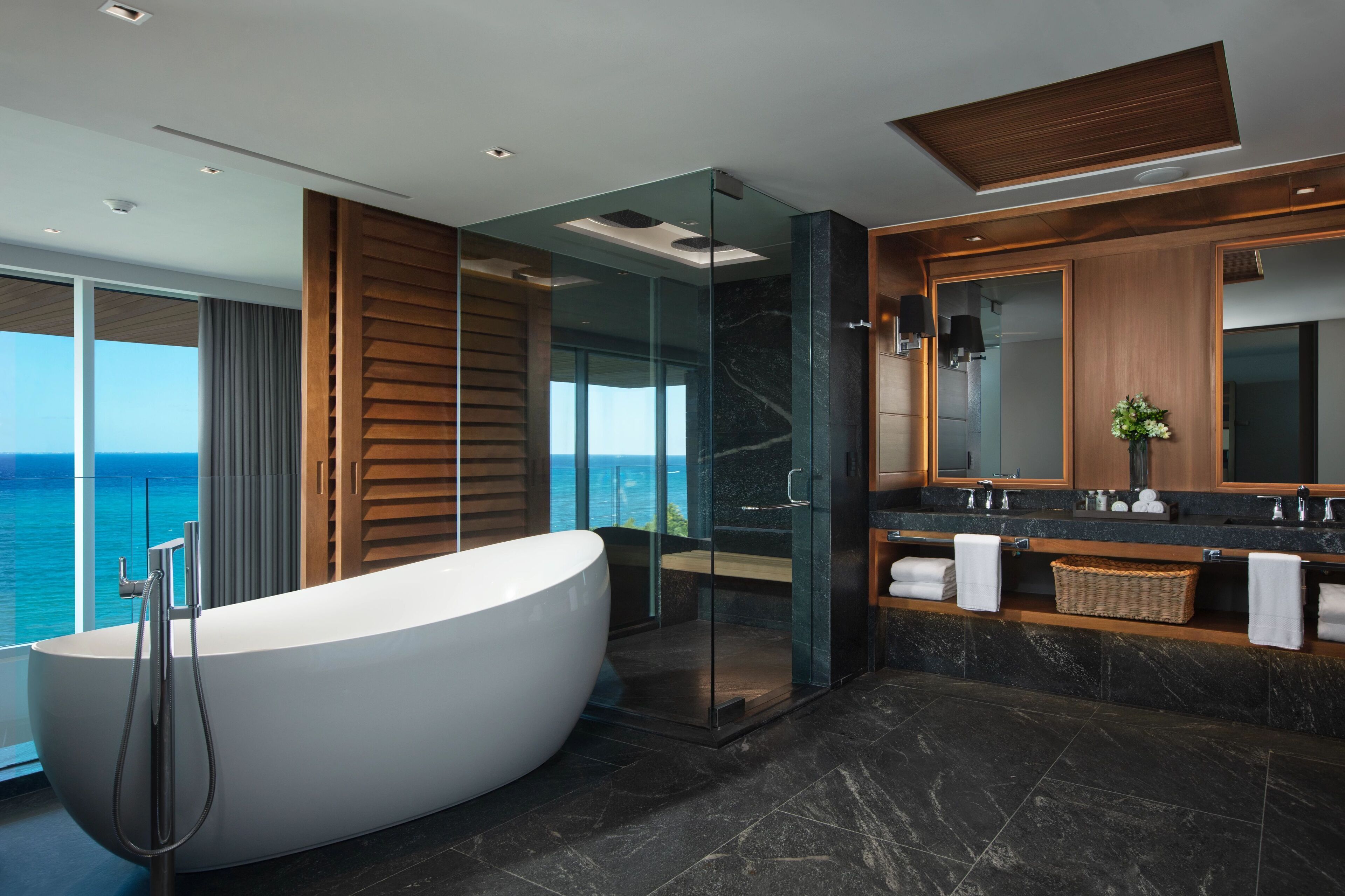 2 Story Penthouse Suite Ocean Front | Bathroom