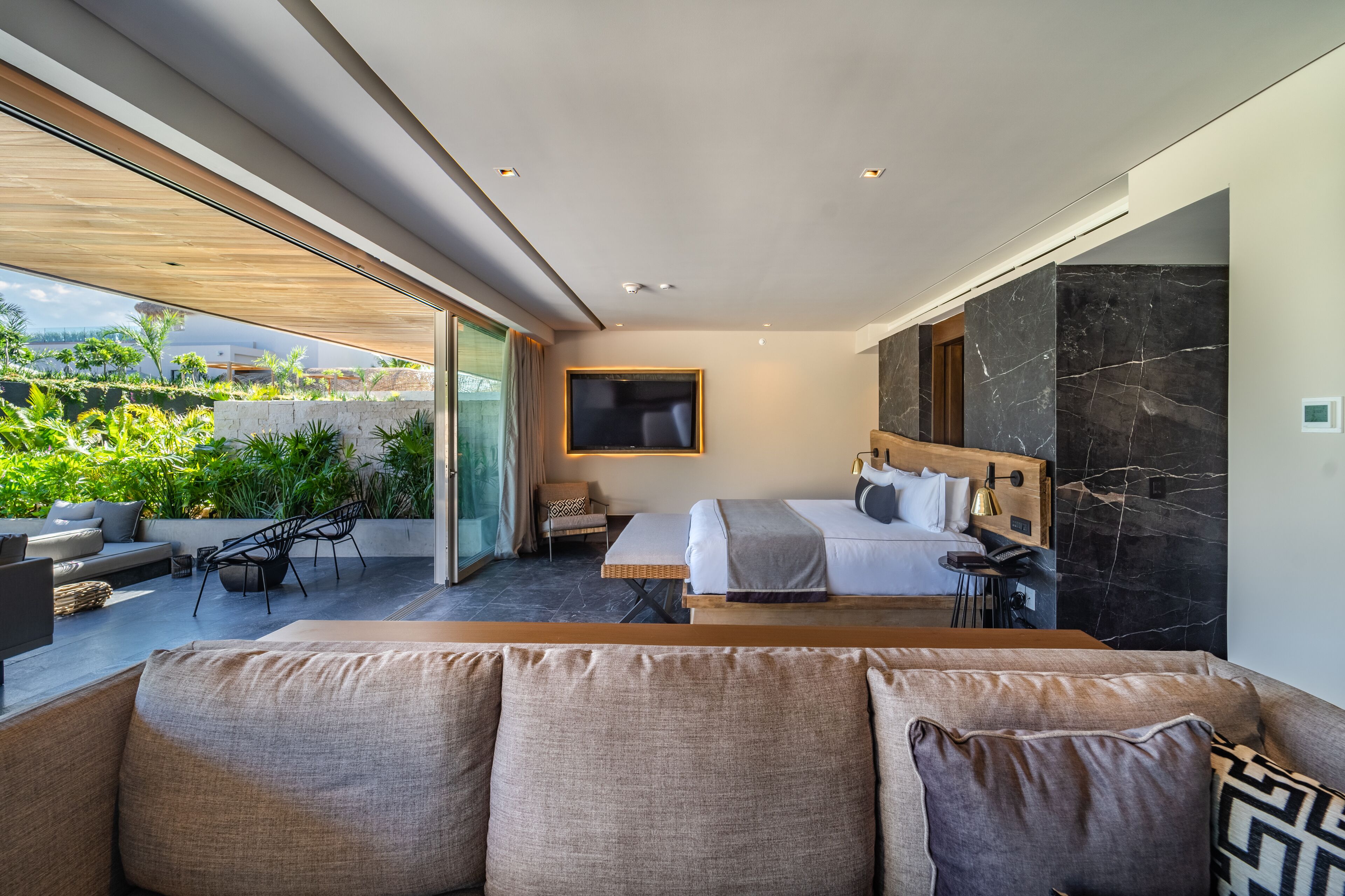 Master Suite Swim Out Tropical View