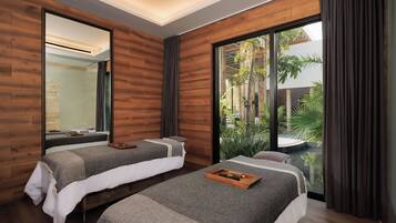 Salas de tratamiento para parejas, sauna y tina de hidromasaje