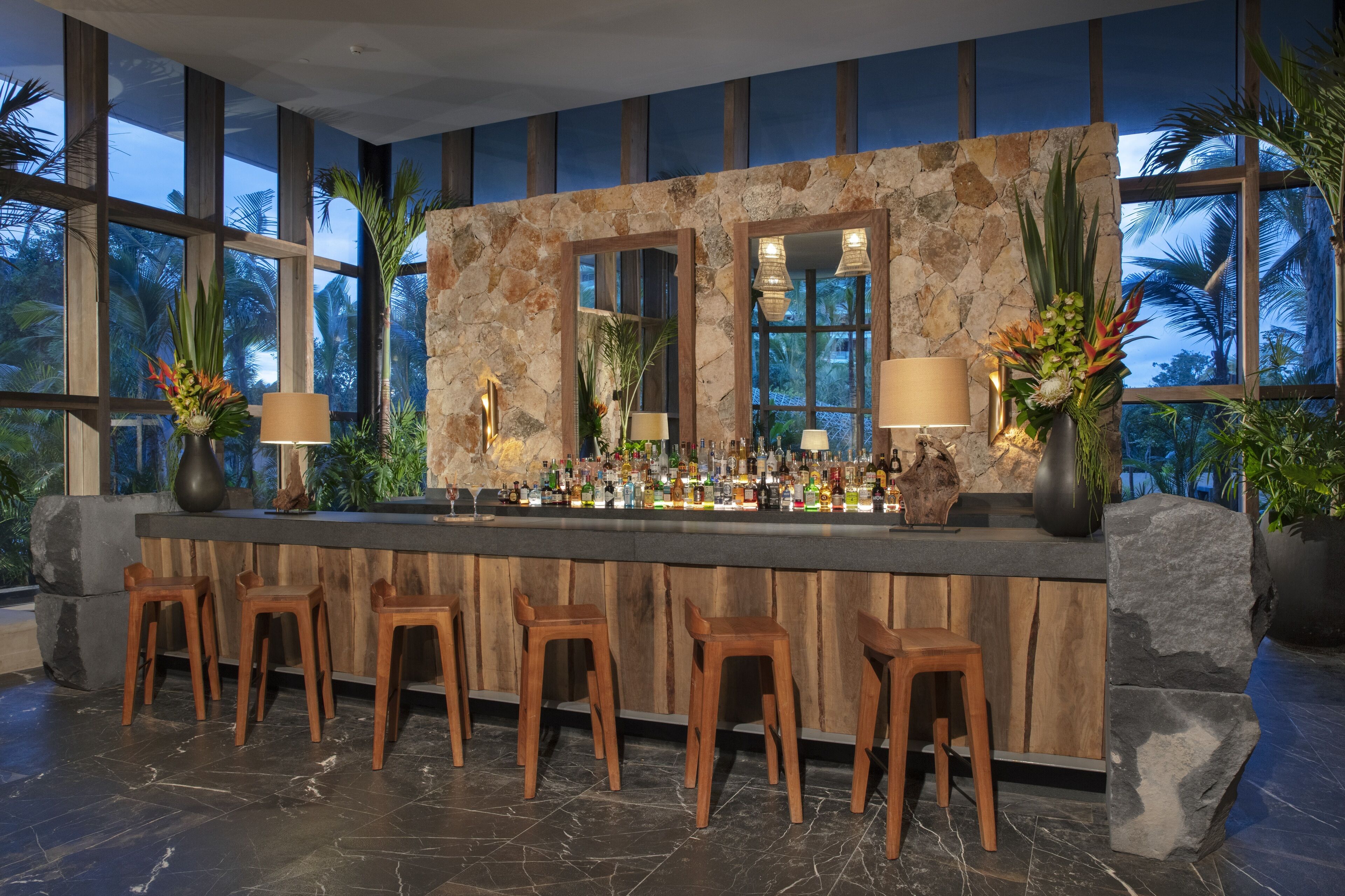 10 bars/lounges, 2 poolside bars, beach bar