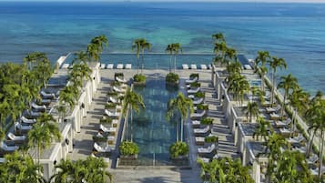 4 outdoor pools, open 8:00 AM to 8:00 PM, sun loungers